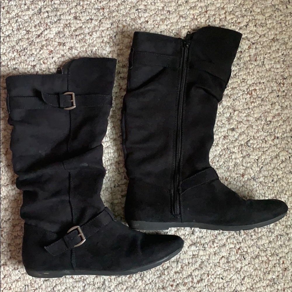 Cherokee faux suede Peter Pan boot zip & buckles
